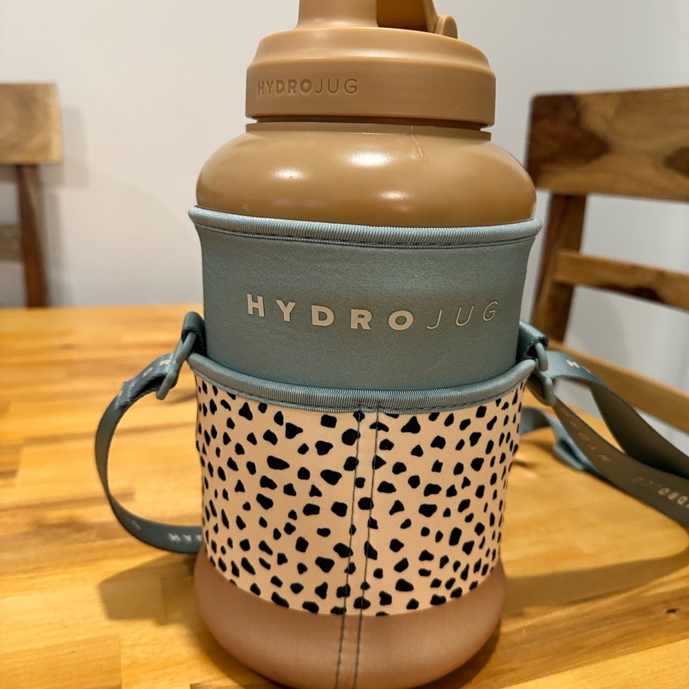 Leopard Print Hydro Jug with Sling